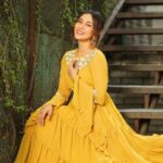 Mehazabien Chowdhury Instagram - Living life on the sunny side 🌼 Wearing: @nur.jahans Photography: @zutons_snapshoot #yellow #mehazabien #fashiongram Boithok
