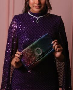 Mehazabien Chowdhury Instagram - Can you guess the inspiration ? Dress and accessories: @hijabicon_cs Makeover: @zahid8357 @zahidkhanbridalmakeover Photography: @adorhossainbadsha Jewelry: @1_zewar_1