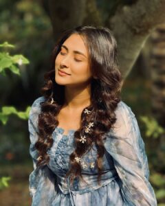 Mehazabien Chowdhury Instagram - This Juliet is longing for a tale as timeless as the stars themselves…