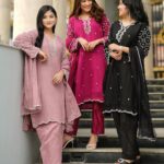 Mehazabien Chowdhury Instagram - Sisterhood 🫰🏼 Outfit: @zartaajbridal Photography: @zutons_snapshoot