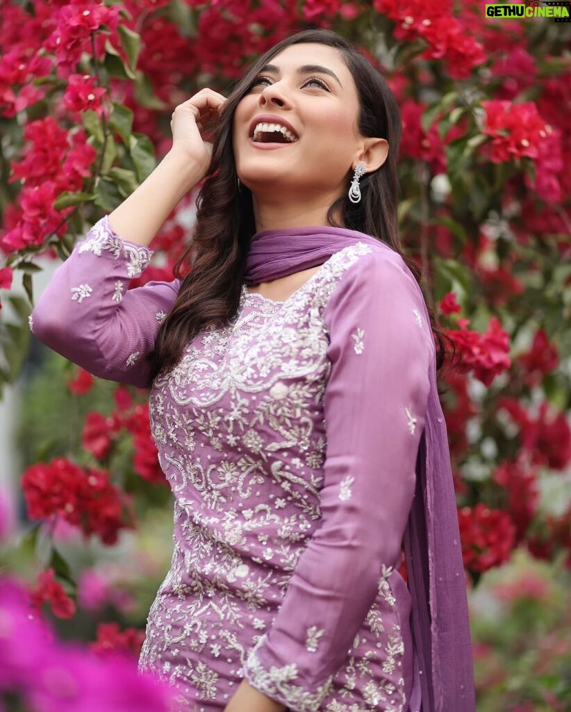 Mehazabien Chowdhury Instagram - বাগান বিলাসিনী 🌺 Outfit: @azwa__official Photography: @zutons_snapshoot
