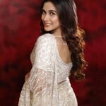 Mehazabien Chowdhury Instagram - All set for award night 🌹 Outfit: @zartaajbridal Makeover: @zahidkhanbridalmakeover Studio Photography: @mh_bipu Venue Pic: @zutons_snapshoot