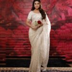 Mehazabien Chowdhury Instagram - All set for award night 🌹 Outfit: @zartaajbridal Makeover: @zahidkhanbridalmakeover Studio Photography: @mh_bipu Venue Pic: @zutons_snapshoot