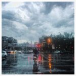 Mehdi Pakdel Instagram - • عصر بارانی تهران ما ایران را دوست داریم، ما شهرهای‌مان را دوست داریم. ما خیابان‌ها، کوچه‌ها و خانه‌هایمان را دوست داریم. ما همدیگر را دوست داریم، همسایه‌ها را دوست داریم. ثابت کرده‌ایم که دل‌مان می‌تپد برای سرزمین‌مان. برای اثبات این مدعا، هزینه داده‌ایم. از جان و مال و خون‌مان گذشته‌ایم. ما آرامش و صلح و عشق و آزادی را دوست داریم. ما مرگ برای هیچ کس نمی‌خواهیم. فقط ما کسانی که، فساد کور و کرشان کرده و آرامش و آزادی و موطن ما را تهدید می‌کنند چه در داخل این خاک چه بیرون از این خاک را دوست نداریم. Tehran, Iran