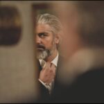 Mehdi Pakdel Instagram - . فرهاد . ‎فصل اول سریال هم‌گناه با یک رکورد برای قسمت دوازده به پایان رسید/ ده میلیون دقیقه تماشا در کمتر از ۲۴ ساعت . . ‎قسمت ۱۲ هم‌گناه که قسمت پایانی فصل اول این سریال است، با ثبت ۱۰ میلیون دقیقه تماشا در روز اول به رکوردی تازه دست پیدا کرد. این میزان دقیقه تماشا که از ساعت ۸ تا ۲۴ اولین روز انتشار قسمت ۱۲ هم‌گناه ثبت شده، بالاترین میزان تماشا در بین ۱۲ قسمت اول منتشر شده‌ی همه‌ی سریال‌های شبکه نمایش خانگی است. همچنین این آمار تماشای قسمت ۱۲ بعد از دو روز به ١٧ ميليون دقيقه رسيده است. . . ‎مقایسه میزان تماشای فیلم‌ها و سریال‌ها امکانی است که به وسیله ثبت دقیقه تماشای آن‌ها از زمان انتشار در فیلیمو امکان پذیر است. این مقایسه نشان می‌دهد که قسمت ۱۲ سریال هم‌گناه در اولین روز انتشار با عبور از ۱۰ میلیون دقیقه تماشا، بالاتر از میزان تماشای قسمت ۱۲ تمام سریال‌ها قرار گرفته است. . . ‎در این بررسی میزان تماشای آخرین قسمت فصل اول هم‌گناه با میزان تماشای قسمت ۱۲ تمام سریال‌های شبکه نمایش خانگی در در روز اول انتشار مقایسه شده و در نهایت هم‌گناه رتبه اول را به خود اختصاص داده است. . عكس : ميلاد كيايى @hamgonah.series #همگناه#هم_گناه#مصطفی_کیایی#پرویزپرستویی#هدیه_تهرانی#محسن_کیایی#حبیب_رضایی#هنگامه_قاضیانی#مهدی_پاکدل#پدرام_شریفی#رویاتیموریان#مسعودرایگان#افسانه_چهره_آزاد#شاهرخ_فروتنیان#افسانه_ناصری#احسان_کرمی#روشنک_گرامی#سوگل_خلیق#مارال_بنی_آدم#حسین_امیدی#فروغ_قجابگلی#علی_باقری#فرانک_کلانتر#ساقی_حاجی_پور#محمدموحدنیا#آیتک_جاویدنژاد#محمد_رسول_صفری