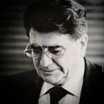 Mehran Modiri Instagram - هرگز از مرگ نهراسیده‌ام اگرچه دستانش از ابتذال، شکننده‌تر بود. هراسِ من ــ باری ــ همه از مردن در سرزمینی‌ست که مزدِ گورکن، از آزادیِ آدمی افزون باشد ...