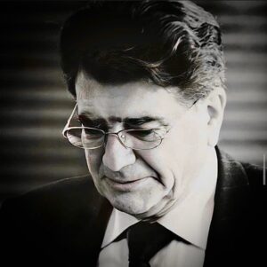 Mehran Modiri Instagram - هرگز از مرگ نهراسیده‌ام
اگرچه دستانش از ابتذال، شکننده‌تر بود.
هراسِ من ــ باری ــ همه از مردن در سرزمینی‌ست
که مزدِ گورکن،
 از آزادیِ آدمی
  افزون باشد ...