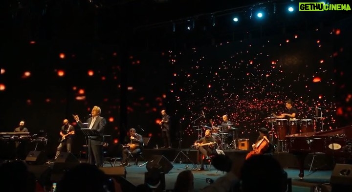 Mehran Modiri - 64.1K Likes - کنسرت مهران مدیری
در تاریخ ۳۰ مرداد ماه در دو سانس تمدید شد ...
برای تهیه بلیط به سایت .
www.iranconcert.com
.
مراجعه فرمایید . .