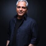 Mehran Modiri Instagram - مهران مدیری بازیگر «درخت گردو» شد/ یک ترکیب تازه در فیلم محمدحسین مهدویان مهران مدیری به پروژه سینمایی «درخت گردو» پیوست. محمد حسین مهدویان که سابقه ساخت فیلم‌های موفقی را دارد مدتی است پیش‌تولید فیلم جدیدش را به تهیه کنندگی سید مصطفی احمدی آغاز کرده است . پس از پیمان معادی که به عنوان اولین بازیگر «درخت گردو» معرفی شد، مهران مدیری هم حضورش در این فیلم قطعی شده تا در کنار معادی ترکیبی متفاوت را تشکیل بدهند. . این اولین همکاری مشترک این دو بازیگر است که امسال دو فیلم پرفروش را در اکران نوروز روی پرده سینماها داشتند. «درخت گردو» چند بازیگر مطرح دیگر دارد که طی روزهای آینده معرفی می شوند.