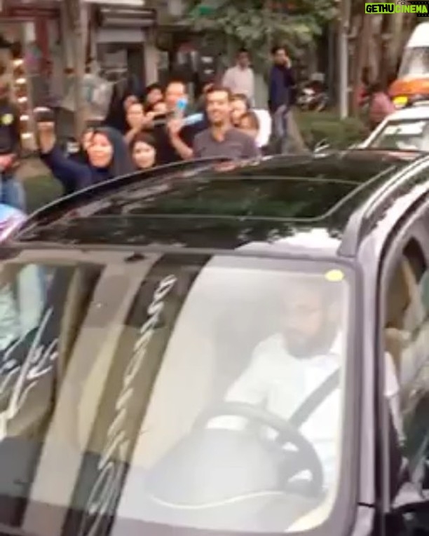 Mehran Modiri - 16.7K Likes - استقبال مردم خوب و مهربان مشهد از مهران مديرى 🌹