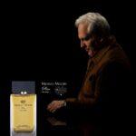 Mehran Modiri Instagram - . نخستين كلكسيون عطر "مهران مديري" در سال ٢٠٢١ دو عطر زنانه و دوعطر مردانه تلفيقي از فيلم و موسيقي... در فروشگاه هاي وجوه و روژا @wojoohiran @rojashop @wojoohiran @rojashop عطر زنانه Close Up مهران مديري ١٠٠ ميل عطر مردانه Close Up مهران مديري ١٠٠ ميل عطر زنانه Plan مهران مديري ١٠٠ ميل عطر مردانه Plan مهران مديري ١٠٠ ميل