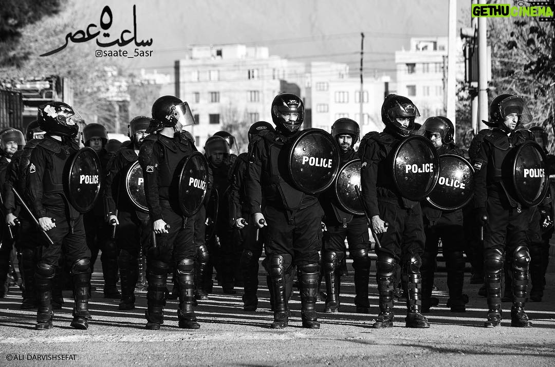 Mehran Modiri - 13K Likes - .نمايى از فيلم . ....
. .
.كارگردان : مهران مديرى
#ساعت٥عصر
.
عكس از :@alidarvishsefat