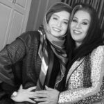 Mehrave Sharifinia Instagram - ' بعد از سه تا کار مشترک و پر خاطره حالا بازم با هم در پروژه‌ی«دل» کیف می‌کنیم. ' ' ' پخش از شبکه‌ی خانگی 📷: @pouyahabibpour ' ' ' @nasrinmoghanloo ❤️😍❤️ ' ' #ساعت_شنی #قلب_یخی #قلب_یخی_فصل_اول #قلب_یخی_فصل_دوم '
