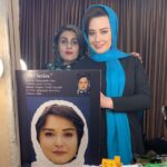 Mehrave Sharifinia Instagram - ' خاطره‌بازی با «دل» به مناسبت پایان فیلمبرداری نقشم... در کنار منوچهر هادی عزیز، یکتای نازنین و دختر ناز و خوش‌اخلاق و دوست‌داشتنی‌شون، همین‌طور عزیزانِ پشت دوربین که مهم‌ترین کارها رو انجام می‌دن ولی زحمات‌شون کمتر دیده می‌شه. صمیمیت، مهر و همدلی‌ این گروه عزیز هرگز از ذهن و قلبم پاک نمی‌شه.❤️ نمی‌دونم پخش سریال «دل» از چه زمانی در شبکه‌ی خانگی شروع می‌شه، هر زمان که باشه امیدوارم به دل شما بنشینه و دوستش داشته باشید. ❤️ ' پ‌ن: و اما،... ممنونم از همه‌ی شما عزیزانی که با محبت و پست‌های اتحادتون در این مدت بابت اکران فیلم، اجرای تئاتر، صفحه‌ی اینستاگرام و... من رو مثل همیشه شرمنده کردین، دیدن حمایت شما برام بسیار ارزشمنده. آرزو می‌کنم این پست‌ها مُخلِ زندگی‌تون نشه و فقط زمان اندکی از اوقات فراغت‌تون رو به خودش اختصاص بده . قبلا گفتم، باز هم می‌گم که هرگز راضی نیستم به خاطر فعالیت مجازی حتی ثانیه‌ای از زمانِ مفیدِ زندگی‌تون تلف بشه. به موفقیت تک تک شما در دنیای واقعی افتخار می‌کنم، امیدوارم در مسیر آرزوهای بزرگ و سازنده‌ قدم بردارید و خدا در همه حال حواسش بهتون باشه. با عشق ❤️ ' ' ' اصلاحیه‌ی بعد از پست: با عرض پوزش اینستاگرام اجازه‌ی تگ کردن بیشتر از ۲۰ نفر رو نمی‌ده وگرنه هرچی فن‌پیج تو دنیا بود تگ می‌کردم. •
