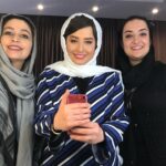 Mehrave Sharifinia Instagram - ' خاطره‌بازی با «دل» به مناسبت پایان فیلمبرداری نقشم... در کنار منوچهر هادی عزیز، یکتای نازنین و دختر ناز و خوش‌اخلاق و دوست‌داشتنی‌شون، همین‌طور عزیزانِ پشت دوربین که مهم‌ترین کارها رو انجام می‌دن ولی زحمات‌شون کمتر دیده می‌شه. صمیمیت، مهر و همدلی‌ این گروه عزیز هرگز از ذهن و قلبم پاک نمی‌شه.❤️ نمی‌دونم پخش سریال «دل» از چه زمانی در شبکه‌ی خانگی شروع می‌شه، هر زمان که باشه امیدوارم به دل شما بنشینه و دوستش داشته باشید. ❤️ ' پ‌ن: و اما،... ممنونم از همه‌ی شما عزیزانی که با محبت و پست‌های اتحادتون در این مدت بابت اکران فیلم، اجرای تئاتر، صفحه‌ی اینستاگرام و... من رو مثل همیشه شرمنده کردین، دیدن حمایت شما برام بسیار ارزشمنده. آرزو می‌کنم این پست‌ها مُخلِ زندگی‌تون نشه و فقط زمان اندکی از اوقات فراغت‌تون رو به خودش اختصاص بده . قبلا گفتم، باز هم می‌گم که هرگز راضی نیستم به خاطر فعالیت مجازی حتی ثانیه‌ای از زمانِ مفیدِ زندگی‌تون تلف بشه. به موفقیت تک تک شما در دنیای واقعی افتخار می‌کنم، امیدوارم در مسیر آرزوهای بزرگ و سازنده‌ قدم بردارید و خدا در همه حال حواسش بهتون باشه. با عشق ❤️ ' ' ' اصلاحیه‌ی بعد از پست: با عرض پوزش اینستاگرام اجازه‌ی تگ کردن بیشتر از ۲۰ نفر رو نمی‌ده وگرنه هرچی فن‌پیج تو دنیا بود تگ می‌کردم. •
