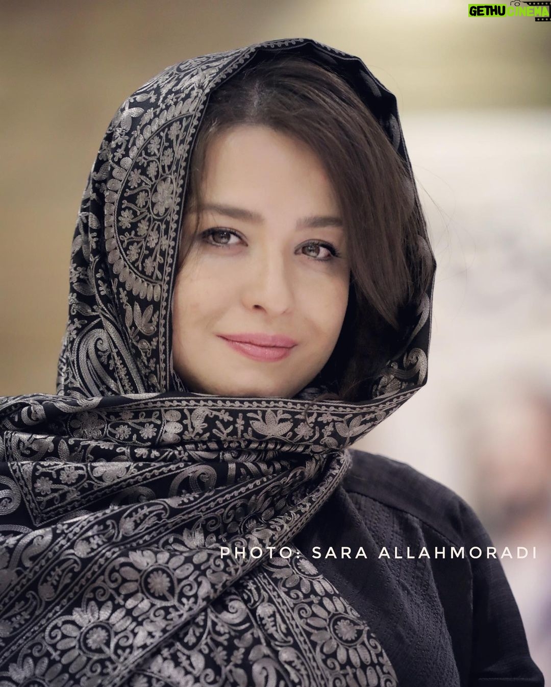 Mehrave Sharifinia Instagram - ' اولین اکران مردمی «درخونگاه» در سینماهای باغ کتاب ممنون از لطف و حضورتون😍😍😍 ' امشب، پنجشنبه ۱۱ مهرماه حدود ساعت ۲۰ تا ۲۲ پردیس سینمایی کورش میبینیمتون ' با تشکر از همهی عکاسان عزیز ' #درخونگاه