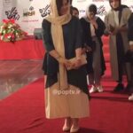 Mehrave Sharifinia Instagram - ' شنبه ۶ مهرماه اکران خصوصی فیلم «درخونگاه» پردیس سینمایی ملت با خواهر جانِ دل😍 ' با سپاس از تمام عزیزان هنرمندی که لطف کردند، تشریف آوردند و عکاسان محترم. ' اکران عمومی از چهارشنبه ۱۰ مهرماه در سینماهای سراسر کشور ' ' 👗: @sayeh.mousavi 👌🏻❤️ ' ' کارگردان: سیاوش اسعدی تهیه‌کننده: منصور سهراب‌پور بازیگران: امین حیایی، ژاله صامتی، مهراوه شریفی‌نیا، محمود جعفری، منصور شهبازی، فاطمه مرتاضی، علی استادی، افشین سنگ‌چاپ. با حضور جمشید هاشم‌پور، نادر فلاح و پانته‌آ پناهی‌ها. ' عکس‌ها و‌ فیلم از: @rouhollah_hz_artworks @fatemeebrahimi69 @fatemetaghavi_ @sara_a_mrdi @simabashirii @matinalipoor @poptv.ir '