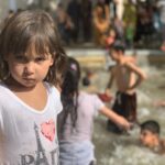 Mehrave Sharifinia Instagram - ' سوال: جمعه‌ی خود را چگونه گذراندید؟ جواب: به نام خدا هر شب‌، پرده‌ی پنجره‌ی اتاق هتل را باز می‌گذاریم تا صبح با نور خورشید از خواب بیدار شویم. در تهران هم گاهی این کار را انجام می‌دادیم اما تاثیر زیادی روی سحرخیزی ما نمی‌گذاشت. لابد در سفر همه چیز با حسِ مأمن متفاوت است. حدود ساعت ۸:۳۰ به طور خودجوش از خواب بیدار شدیم و احساس کردیم دیگر دلمان می‌خواهد برگردیم خانه. رفتیم لابی هتل، صبحانه میل نمودیم. دوستان کم‌کم به ما ملحق شدند و ما فهمیدیم امروز به طور استثنا خیلی سحرخیز بودیم! قرار امروز به کابل‌گردی بود، دوستان دیگری محبت کردند، دنبال ما آمدند و ما را به “باغ بابر” بردند. ما هم تا آن‌جا که حوصله داشتیم از کودکانی که به ما اجازه دادند عکس گرفتیم و لذت بردیم. دیگر نوشتن‌مان نمی‌آید چون دل‌مان بسیار تنگ شده است. ترجیح می‌دهیم گوشه‌ای آرام بنشینیم، به دیوار خیره شویم و کمی به همه چیز فکر کنیم. به قولِ دوستان‌مان در افغانستان “خلاص”. ' پی‌نوشت: ۱.بین عکس اول و دوم مردد بودم که کدوم بشه کاور اصلی، اولی رو انتخاب کردم چون حسشون یه جوری بود که انگار من و ملیکا بودیم👭❤️❤️ ' ۲.باید خوبی‌ آدم‌ها رو تو کوله‌بارت نگه داری تا لحظه‌های خوش زندگی یادت نره.😍 ' ۳.ظهر یه عکس به دستم رسید که دلم می‌خواست همون موقع بال دربیارم و از شوق تا تهران پرواز کنم.🧚🏻‍♀️ ' ۴.درسته که من نوشتنم نیومد ولی امیدوارم شما نوشتنتون بیاد و جمعه‌تون رو زیباتر از من شرح بدید.📝 ' ۵.به نظر من بلوغ فکری آدم‌ها، بعد از صدا و نحوه‌ی حرف زدن، می‌تونه عامل جذابیت‌شون باشه. ولی حالا همون بلوغ فکری در آدمی که صداش زیبا نیست فقط باعث تحسین می‌شه، دیگه عامل جذابیتش نیست.😬 ' ۶.تا امروز نفهمیده بودم چقدر دلم تنگ شده، امروز یهو فهمیدم!❤️ ' ۷.جمعه همیشه پر از اتفاق‌هاییه که نوشته نمی‌شن... ' 📷:mehrave ' #جمعه #روزمرگی #روزمرِگی '