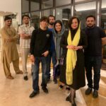 Mehrave Sharifinia Instagram - ' پنجمین دوره‌ جشنواره بین‌المللی فیلم زنان_هرات ' شهریور ماه ۱۳۹۸ ' عکس اول اولین سلفی😊 رخشان بنی‌اعتماد نازنین، رئیس هیأت داوران بخش فیلم‌های داستانی کوتاه و بلند جشنواره هستن. آزاده‌ موسویِ عزیزدل کارگردانِ فیلم «در جستجوی فریده»در بخش فیلم‌های مستند جشنواره حضور داره. خودم هم مهمان ویژه‌ی جشنواره‌ هستم بابت فیلم «قصه‌ها». ' عکس دوم از سمت چپ رویا سادات فوق‌العاده مهربان، مدیر برگزاری جشنواره و میزبان عالی ما، خودم، سیمای دوست داشتنی و بسیار خوش‌انرژی، که یک روز و شب فراموش نشدنی برای ما تدارک دید. عزیزجان همسر رویا سادات که حمایت کامل از همسر رو‌ در عمل به ما نشون داد. ' در بقیه‌ی عکس‌ها ما در کنار تیم برگزار کننده‌ی جشنواره، دوستان و برخی از اعضای محترم هیأت داوران هستیم که در این مدت از معاشرت با تک‌تک‌شون لذت بردیم و مهمان‌نوازی عالی و بی‌نقص‌شون سفر رو برامون جذاب‌تر کرد. • و اما سفر... مردم افغانستان بسیار مهربان، مهمان‌نواز و دغدغه‌مند هستند. در این مدت با زنانی آشنا شدیم که محکم، عمیق، مبارز و تحسین‌برانگیزند. تعداد زیادی از این زنان مدت زیادی خارج از افغانستان زندگی و تحصیل کردند ولی در نهایت باز به کشورشون برگشتند تا اون رو دوباره بسازند، بی‌سوادی رو از بین ببرند و برای احقاق حق‌ همه‌ی زنان افغان راسخ‌تر از قبل مبارزه کنند. یکی از نتایج این استحکام و پافشاری‌ همین جشنواره‌ست‌ که بانی و برگزار کننده‌اش یک بانوی افغانستانیه. تمام این مدت خودش، خانواده‌، دوستان و همراهانش ما رو پر از عشق کردند و باعث شدند نگاه ما نسبت به مردم این سرزمین هر روز بیشتر از روز قبل سرشار از ستایش بشه. به دلیل انفجارها و مسائل امنیتی در همه جای کابل نیروی مسلح وجود داره. برای ورود به سوپر مارکت، هتل، رستوران و هر جای دیگه بازرسی بدنی صورت می‌گیره. ما اجازه نداریم تنهایی جایی بریم، هر صبح چند نفر از مهربانانی که در عکس‌ها هستند ما رو از هتل تحویل می‌گیرند و به شهر، خونه‌شون یا محل نمایش فیلم‌ها می‌برند. هر بار منزل یکی از این عزیزان مهمان شدیم از خونه‌‌‌ی باسلیقه و پر از صفا، روی خوش و پذیرایی‌شون خیلی زیاد لذت بردیم. تا امروز هم که خدا رو شکر امنیت به طور کامل برقرار بوده😊 ‘ این‌جا بعیده که از انفجار اتفاقی برامون بیفته ولی از رانندگی وحشتناک و عجیب‌شون اصلا بعید نیست🤦🏻‍♀️🤦🏻‍♀️🤦🏻‍♀️ ' از صمیم قلب آرزو می‌کنم برای این مردمِ خوب امنیت دائمی به وجود بیاد و پایدار باقی بمونه. همه‌ی مردم جهان شایسته‌ی داشتن صلح، آرامش و رفاه هستند. • #افغانستان #کابل کابل افغانستان