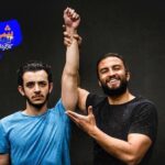 Mehrave Sharifinia Instagram - 🎭' بعد از دیدن نمایش «شاه‌ماهی» می‌تونی ساعت‌ها خیره بشی به یه نقطه و بری تو هپروت. به حقارت انسان فکر کنی، به قدرت مطلق و بردگی فکر کنی، به شهامت‌های پر از ترس و اعتراض‌های توخالی فکر کنی، به خودت فکر کنی که اگه قرار بود تو دنیای شاه‌ماهی زندگی کنی تو چه جور آدمی می‌شدی. ... به کارگردان و تهیه‌کننده و همه‌ی عوامل دست‌مریزاد می‌گم، از بازیِ فوق‌العاده درخشان، پخته و درجه‌ یک امیر جدیدی و همین‌طور هماهنگی و یکپارچگی بچه‌های جزیره و رنجی که هرشب روح و جسم‌شون تحمل می‌کنه حیرت زده شدم و لذت بردم. علی شادمان عزیزم هم که مرد نقش‌های سخته و همیشه عالیه. پیشنهاد می‌کنم تا دیر نشده شاه‌ماهی رو ببینید. ... #شاه_ماهی '