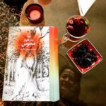Mehrave Sharifinia Instagram - 📚’ از کتاب‌های قطور نترسید. اگه سن شما حدود ۱۶ تا ۲۲ ساله، الان بهترین وقت برای خوندن کتاب‌های قطوره. اینجوری خودتون رو به کتاب‌خوان بودن عادت می‌دید و دیگه هرگز تعداد صفحاتِ کتاب مانعی برای شما محسوب نمی‌شه و کلا توانایی‌تون در خوندن جملات، بالاتر می‌ره، حتی زیرنویس فیلم‌ها رو سریع‌تر می‌خونید. بعدها که بزرگ‌تر شدید، می‌فهمید همه‌ی کتاب‌هایی که در اون سال‌ها خوندید، _در این دنیای فرو رفته در ناسپاسی و تظاهر و قضاوت‌های سطحی_ چقدر به بهتر شدنِ درک شما از زندگی، زیبایی، عشق، لذت، جان، آرامش، منطق و قدرت تحلیل شرایط کمک می‌کنه. اگه سن شما بالای ۲۲ ساله امیدوارم وضعیت زندگی و شغل‌تون بهتون اجازه بده که در کتاب‌های قطور و چند جلدی غرق بشید و ماه‌ها با رفقا و خانواده‌ی جدیدی که در این کتاب‌ها پیدا کردید کیف کنید و از تخیلِ همه‌ی لحظات و تک‌تک اتفاقاتی که براشون می‌افته لذت ببرید. اگه هر شب ۳۰ صفحه هم بخونید، در مدت ۱ ماه یک کتاب قطور رو تموم می‌کنید و شاید حتی بیشتر از همراه شدن با بازیگرانِ یک سریال، از سرنوشت کاراکترهای کتاب لذت ‌ببرید. پیشنهاد برای شروع کتاب‌های قطور: ••• «ابله» نوشته: فئودور داستایوفسکی ترجمه‌: سروش حبیبی ۱۰۱۹ صفحه😊 ••• «کلیدر» نوشته‌: محمود دولت آبادی ده جلد حدود ۲۵۰۰ صفحه ••• خودم هم الان دارم «مجوس» رو می‌خونم که تا این‌جا خیلی دوستش دارم. حدود ۸۰۰ صفحه‌ست. ••• پی‌نوشت: به نظر من کتاب‌خوندن ربطی به پول داشتن و نداشتن نداره، کسی که مایل به خوندن کتاب باشه ولی پول نداشته باشه بالاخره راهش رو پیدا می‌کنه، یا عضو کتاب‌خونه‌ای می‌شه، یا کسی رو پیدا می‌کنه که ازش قرض بگیره، یا فایلشو پیدا می‌کنه، یا می‌ره شهر کتاب همون‌جا می‌شینه می‌خونه. همین «کلیدر» رو من هم نداشتم، از دوست صمیمیم یه جلد قرض می‌گرفتم، می‌خوندم، بهش پس می‌دادم و جلد بعدی رو می‌گرفتم، تا اين‌که ده سال بعد، کسی بهم اون رو کادو داد و حالا دارمش. یا «آنا کارنینا» رو هزارسال قبل، از کسی قرض گرفتم و خوندم، خودم نداشتم، امسال عزیزی برام کادو آورد و ذوق کردم. خلاصه که اصلا مهم نیست کتاب مال خودتون باشه یا نه، جوینده یابنده ‌است. ' #مجوس #کتاب #کتاب_باز #پیمان_خاکسار #نشرچشمه