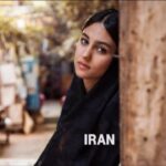 Mehrave Sharifinia Instagram - 🎬🎞📽’ پریناز هاشمی، نویسنده‌ی کتاب‌ِ جالبِ «دیوارنوشته‌های زندان قصر»، یکی از زنان سخت‌کوش ایرانیه که سال‌هاست به دلیل علاقه‌ی شخصی خودش از اتفاقات و آداب و رسوم مناطق مختلف ایران مستند می‌سازه. انرژی زیادی برای ثبت رخدادها و ساختن فیلم‌‌های مستند داره و همیشه پر از هیجانِ اکتشافِ چیزهای تازه‌ست. در طول این سال‌ها یک مستند ۵۰ دقیقه‌ای درباره‌ی حس و حال توریست‌هایی که به ایران میان و تفاوت دیدگاهشون با تصورات قبلی و شنیده‌هاشون از ایران ساخته که از دوشنبه اول بهمن ماه به مدت یک هفته در جشنواره‌ی London lift off festival نمایش داده می‌شه. دوستانی که خارج از ایران ساکن هستن، می‌تونن از لینک زیر فیلم رو ببینن و اگر مایل بودن از فیلم حمایت کنن و با معرفی اثر باعث بیشتر دیده شدنِ فیلم «ماهی قرمز کوچولو» بشن. ‘ لینک http://Vimeo.com/ondemand/liftoffsessionsjanuary ‘ @parinazhashemy @lift.off.film.festivals #Londonliftofffestival #LiftOffSessions #LiftOffSessionsJanuary #LiftOffFilmFestivals #SupportIndieFilm ‘ ‘ ‘