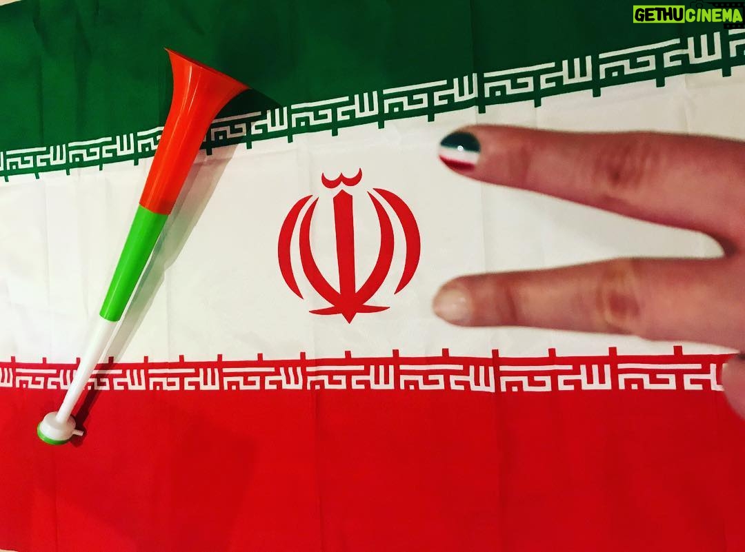 Mehrave Sharifinia Instagram - ...🇮🇷... در لحظه لحظهی بازی بهتون افتخار کردیم. آفرین به اینهمه غیرت و تعصب. 👏🏻👌🏻👏🏻👌🏻👏🏻🏆🥇⚽️ ‘ ‘ ‘ #فوتبال #جام_جهانی #ایران #اسپانیا #تیم_ملی #worldcup2018 #worldcup #iran #football