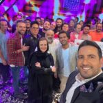 Mehrave Sharifinia Instagram - 🎶🎞🎵' اینم از کاری که با عشق و انگیزه و تلاش شروع شد و با عشق و خستگی و رضایت تموم شد. تولید و پخش برنامه‌ای در حمایت از موسیقی در جایی که با موسیقی شبیه بچه‌ی سرراهی رفتار می‌شه، شبیه یک آرزوی محال بود که انجام شد؛ نیما جان دستمریزاد.👏🏻👏🏻👏🏻 از صمیم قلب برای همه‌ی گروه‌های شرکت‌‌کننده در مسابقه آرزوی موفقیت و درخشش می‌کنم. به تک‌تک همکاران عزیزم خسته نباشید و خدا قوت می‌گم؛ دم همه‌شون گرم که با تمام وجود پای این کار ایستادند و در برابر موانع کم نیاوردند. یک تشکر ویژه هم می‌کنم از جناب آقای قجر، آقای سرتیپی، نیما بانک عزیز و گلرنگ بابت جایزه‌ی پیش‌بینی‌نشده‌‌ای که به گروه‌های دوم، سوم و چهارم اختصاص دادند؛ مبلغ ۵۰ میلیون تومان برای هر گروه. اتفاق بسیار دلنشینی بود.👏🏻👏🏻👏🏻 دوستتون دارم. دلم برای بندبازی و همه‌ی شما تنگ می‌شه❤️ ' سلفی‌های روز آخر بماند به یادگار ❤️ ' ' پی‌نوشت: از دیشب اینستاگرام دیوونه‌م کرده تا عکس‌ها رو عین آدم پست کنه🤦🏻‍♀️ آخر هم مجبور شدم پنج تا عکس رو حذف کنم.😐ا '