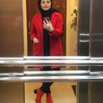 Mehrave Sharifinia Instagram - ... سرخ تویی که سرخ می‌خواهمت ٬ ‘ پی‌نوشت: ۱.یک عکس سرخ‌پوش به مناسبت قهرمانی نیم‌فصل👏🏻😍👌🏻 ‘ ۲.احتمالا جناب لورکا و شاملوی عزیز به شیطنت من لبخند می‌زنند، شمام سخت نگیرید.