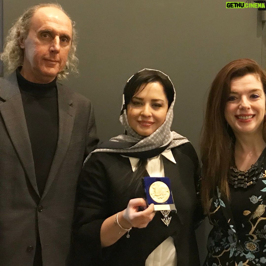 Mehrave Sharifinia Instagram - ... اولین پست در سال جدید با یک اتفاق خوش برای من، همراه شد. ممنونم از لطف و پیگیریهای غزاله سلطانی عزیزم که جاش در مراسم بسیار خالی بود و خانم پترا ترزی بابت دعوت مجدد جهت دریافت جایزه. سپاسگزارم از حمایت مدیریت کل امور فرهنگی خارجه در ایران جناب آقای “محمد علی کیانی”، جناب آقای “مجید مطلبی شبستری” سفیر محترم ایران در یونان و رایزن فرهنگی ایران در یونان جناب آقای”دکتر علی محمد حلمی” که شرایط سفر رو مهیا کردند. ممنونم از محبتهای جناب آقای “دکتر سید رشید موسوی”، سرکار خانم آتنا حیدری، سرکار خانم ملیسا موسوی و کارمندان محترم سفارت و رایزن فرهنگی ایران در یونان. ... Bridges international film festival “Wander about me” Director: ghazale soltani “پرسه در حوالی من” ... استایلیست: گلناز گلشن عکس: ملیسا موسوی ‘ @ghazalesoltani @golnaz_golshan7 @melishka_m Athens, Greece