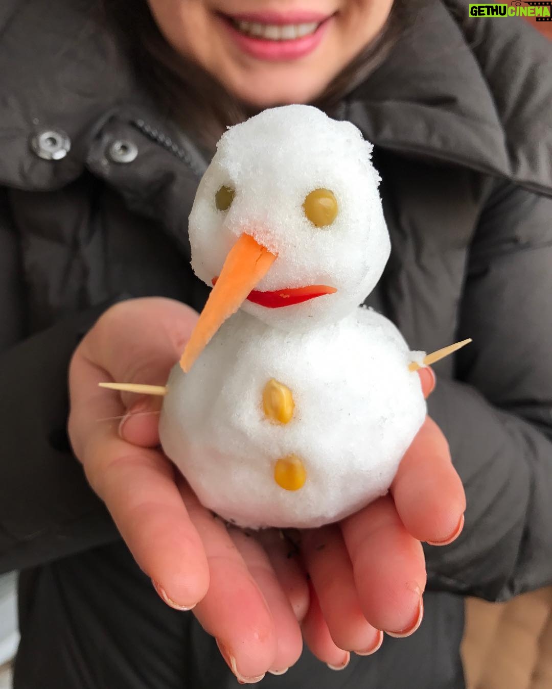 Mehrave Sharifinia Instagram - ⛄️... قشنگ ترين هديه تو يه روزِ سردِ زمستونى ❤👌🏻 ... #آدم_برفی