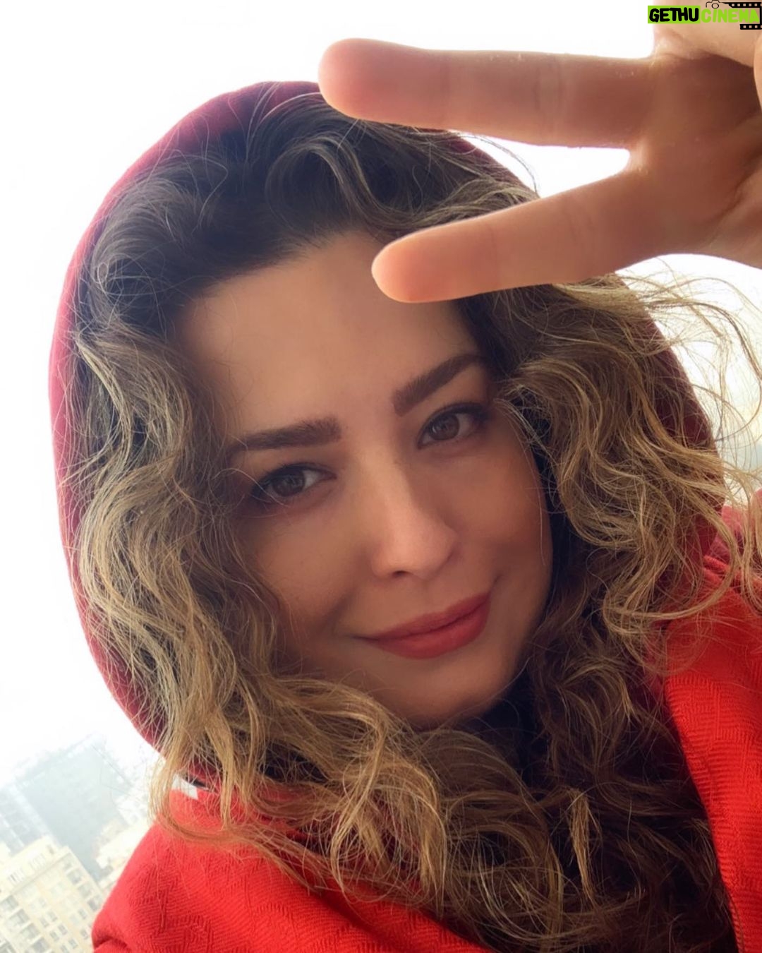 Mehrave Sharifinia Instagram - 🏆' صبح قهرمانی🥇 عشق و باور و امیدِمون رو توشهی راهِ پرسپولیس میکنیم. ❤️ همراه با گزارش دلچسب عادل فردوسیپور از طریق لایو صفحهی اینستاگرام فارسی AFC. @theafchub_ir ' ' ' #پرسپولیس #قهرمان #عشق #قرمز #قهرمان_آسیا '