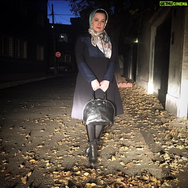 Mehrave Sharifinia Instagram - ... ماه آخر پاييز🍁🍂🍁🍂🍁🍂🍁 ......................ا عكس :احمدرضا شجاعى @ahmadreza_shojaei #mehraveee#mehravesharifinia #iranianactress