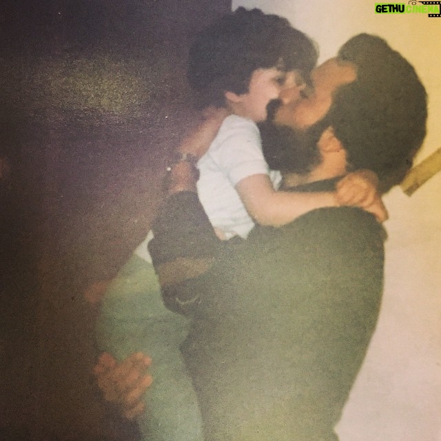 Mehrave Sharifinia Instagram - ❤️❤️ا و فقط همين عكس باقى مانده است از همه ى روزهايى كه تو، در جايى دور از من بايد تاوان دفاع از چيزى را مىدادى كه به آن ايمان داشتى. و همهى آن سالها دلم مىخواست هر لحظه مرا همينگونه سفت در آغوش گيرى تا حس كنم در امنترين جاى جهانم. امروز ديگر آنقدر بزرگ شدهام كه در آغوش تو پاهايم از زمين بلند نشود و بتوانم روبروى تو بايستم و تو را ببوسم اما هنوز مثل دوران كودكىام آغوش تو براى قلبِ من امنترين جاى جهان است. پدر عزيزدلم تولدت مبارك @mohamadrezasharifinia ___________________ پىنوشت: شناسنامهاش مىگه امروز به دنيا اومده ولى مادربزرگم معتقده كه شب تولد بابا برف مىاومده!!! تنها چيزى كه همه ازش مطمئن هستن اينه كه بابا روز تولد امام رضا به دنيا اومده و به همين دليل همه رضا صداش مىكنن. در نهايت هم مهم نيست مهم اينه كه همهى آدمها بايد يك روز رو براى خودشون داشته باشن تا خانوادهشون در اون روز عشقشون رو بهشون يادآورى كنن. ❤️ ٫