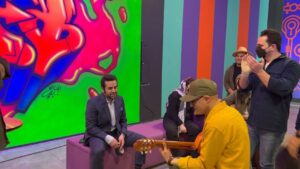 Mehrave Sharifinia Instagram - '
قطعه‌ی زیبای «تمام ناتمام» گروه پالت
با صدای امید نعمتی عزیز و همراهی گروه کلاف و نُچ‌بند.

این لحظه‌های بندبازی رو خیلی دوست دارم❤️

'
'
'
@omidnemati 
@pallettmusic 
@alirezaassar 
@kalafband 
@noch.band 
'
'
'