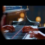 Mehrave Sharifinia Instagram - '🎶🎵' «بندبازی» بندبازی مسابقه‌ایه برای «گروه‌های موسیقی» و من از این بابت خوشحالم چون همیشه کار گروهی رو ارزنده‌تر از استعداد فردی می‌دونم و به نظرم حتی پشت هر فوقِ‌ستاره، یک گروهِ با درایت و کاربلد حضور دارن که باعث می‌شن اون آدمِ با استعداد، به بهترین شکل دیده بشه. نکته‌ی مهم‌ اینه که دلم می‌خواد شاهد حضور فعالِ خانم‌های نوازنده یا هم‌خوان در این مسابقه باشم. با وجود همه‌ی محدودیت‌ها من مطمئنم که موزیسین‌های خانم می‌تونن ما رو از دیدنِ استعداد و توانایی‌شون شگفت‌زده کنن. 👏🏻💪🏻👌🏻 *با مراجعه به سایت فیلم‌نت می‌تونید از شرایط دقیق شرکت در مسابقه اطلاع پیدا کنید. Band-bazi.filmnet.ir/ برای تمام گروه‌های شرکت‌کننده آرزوی موفقیت می‌کنم. همکاران عزیزم و من تلاش می‌کنیم قضاوتی عادلانه داشته باشیم. از نیما بانک عزیز و گروهش بابت ساخت ویدیوهای جذاب بندبازی سپاسگزارم. پی‌نوشت: از همه‌ی مهرتون و پیام‌هاتون بابت بندبازی و تولدم از صمیم قلب ممنونم. برام بسیار زیاد ارزشمند هستند. ❤️😍✌🏻 ' ' @nimabank @bandbazi_official ' '