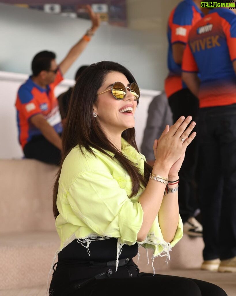 Mehrene Kaur Pirzada Instagram - Thank you for the amazing experience @cclt20 🙌🏻 Chennai team won the match but I tried to do some damage control for my Punjab team 😜 📸 @lakshaysachdevaphotography Dubai, United Arab Emirates
