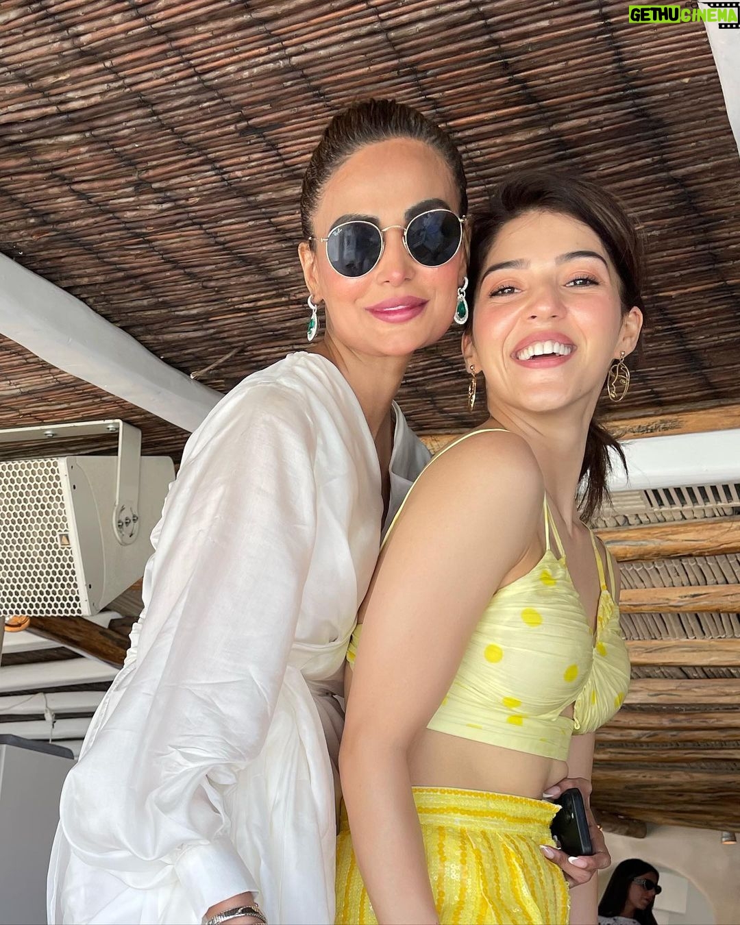 Mehrene Kaur Pirzada Instagram - Sliding into 2024 🥂 Let’s Kickass 😍 Grateful to 2023 for the beautiful memories, lessons😇 🤍 So so thankful for all the special people in my life. Let’s have more fun in the coming year and I love you @sabiasachdeva @kayushi @tasbhoj @arushikalsi @aishwarya9403 @rupanshimishra @aakanksha_015 @ambapunjabi @anmolgrover_93 @aarnava88 @anshulkhadwalia @sreeti_reddy ❤️ we need to plan some trips this year 😘