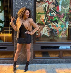 Mel B Instagram - Out on the town in leeds!!!!
Leeds leeds leeds leeds!!!!
#notherner #saturday #night
