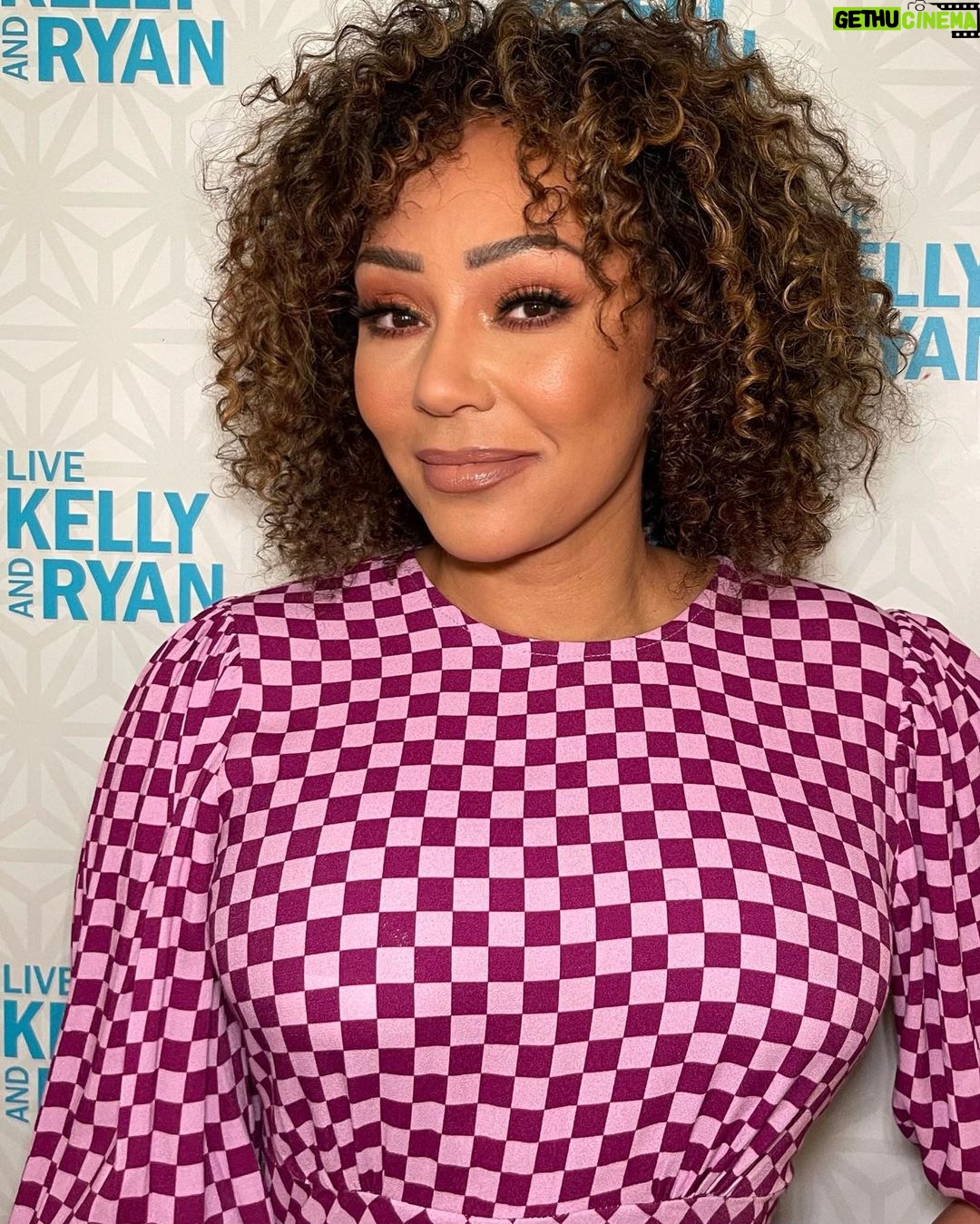 Mel B Instagram - Whoop whoop NY yippppeeee I’m about to go live with @livekellyandryan all about @specialforcesfox boom #stopabuseagainstwomen