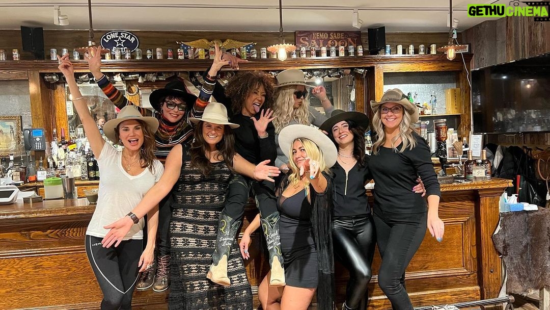 Mel B Instagram - Found some fabulous cowgals in aspen wowza talk about “True girlpower” at its finest thanks to @gretamux making sure we have the essentials at @kemosabe1990 Kemo Sabe