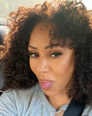 Mel B Instagram - No words no filter just loving life #carselfie