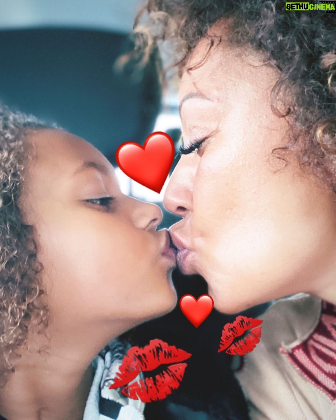 Mel B Instagram - Having some well needed snuggle time with my Madi bears thank you for making our stay sooo cosy and comfortable #parkplazamoments #motherdaughterbond #timeisprecious Park Plaza Victoria London