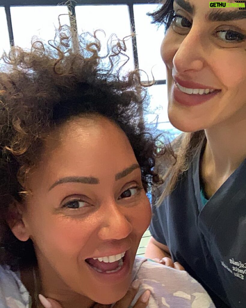 Mel B Instagram - What an emotional week it’s been,Fresh off the boat from nevis and thanks to @drrhonaeskander for giving me back my smile literally #dentist #smiles #whitening Westminster