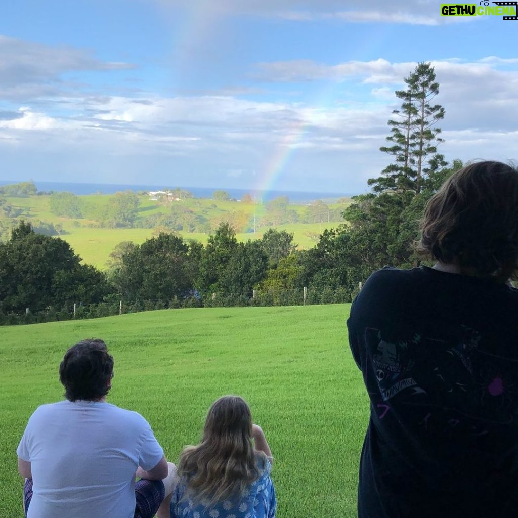Melissa McCarthy Instagram - 2021 is already looking up! Here’s to love, good health and a million more rainbows!! 🌈