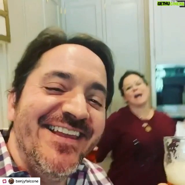 Melissa McCarthy Instagram - Day something? @frontlinefoods @caulipower SaveABookstore.com Stay home! Stay safe! @benjyfalcone @markwahlberg #AmIQuarantiningWithMarkWahlberg?