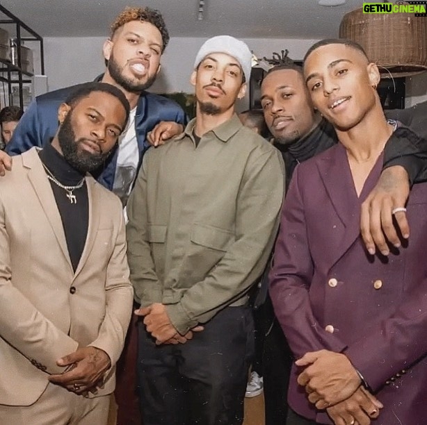 Melvin Gregg Instagram - Mi Hermanos en espanol !