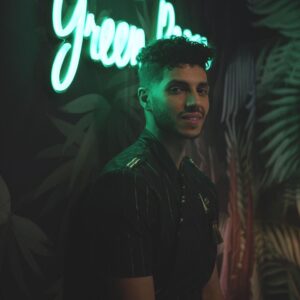 Mena Massoud Instagram - Thank you to the @themarilyndenisshow & all the incredible press in #Toronto for having me. Always good to be back home! 

📷: @randotoronto 
💇🏽‍♂️: @sher_beauty 
🧥: @styledbylmc