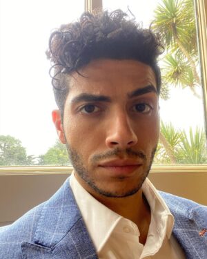 Mena Massoud Instagram - That time of year 🍁🍂
