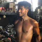 Mena Massoud Instagram – It’s not Friday but here’s a flashback. @lilly advised me to do this. 
P.s. I have no idea what I’m holding, I think it’s a motorcycle part. 

📷: the legendary @alexilubomirski